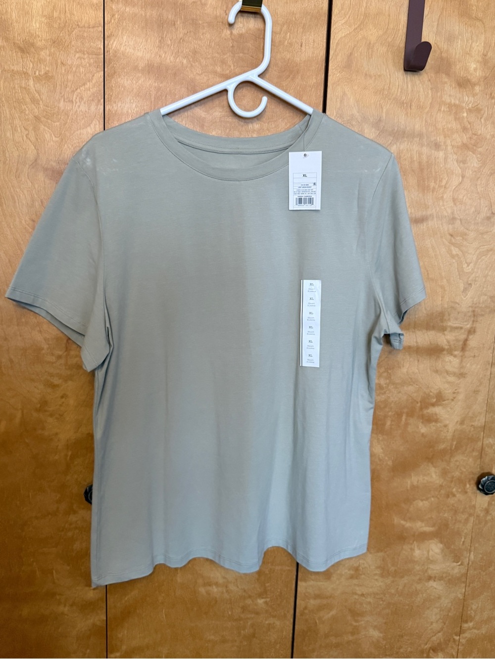 NWT - Light Green Crewneck Tee women size XL